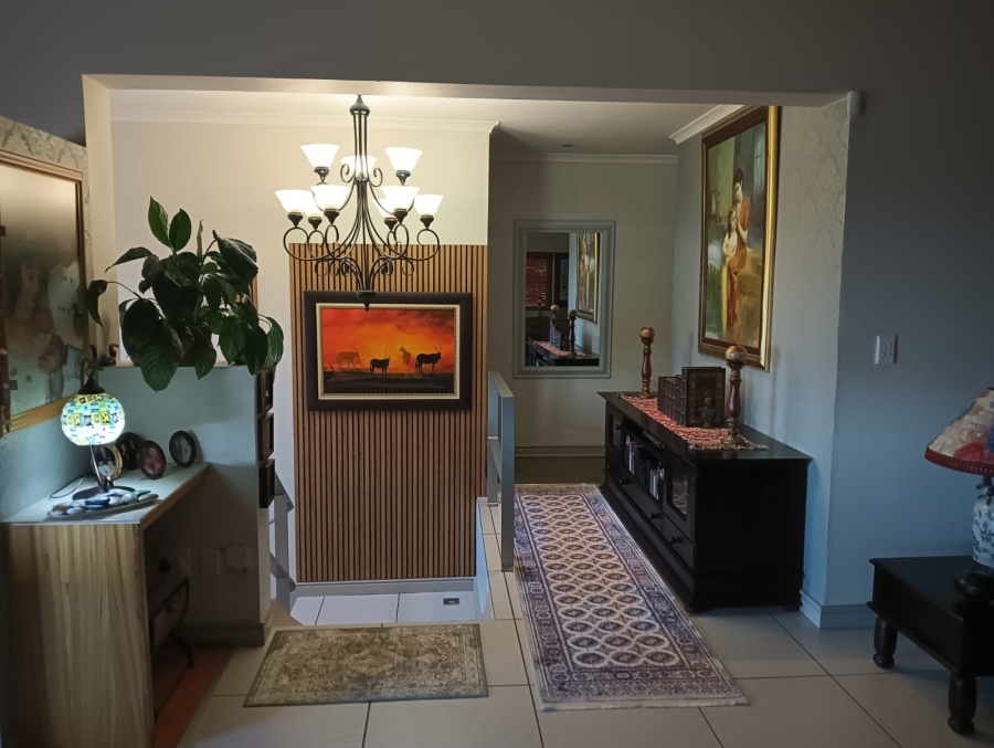 4 Bedroom Property for Sale in Fairway Heights Western Cape